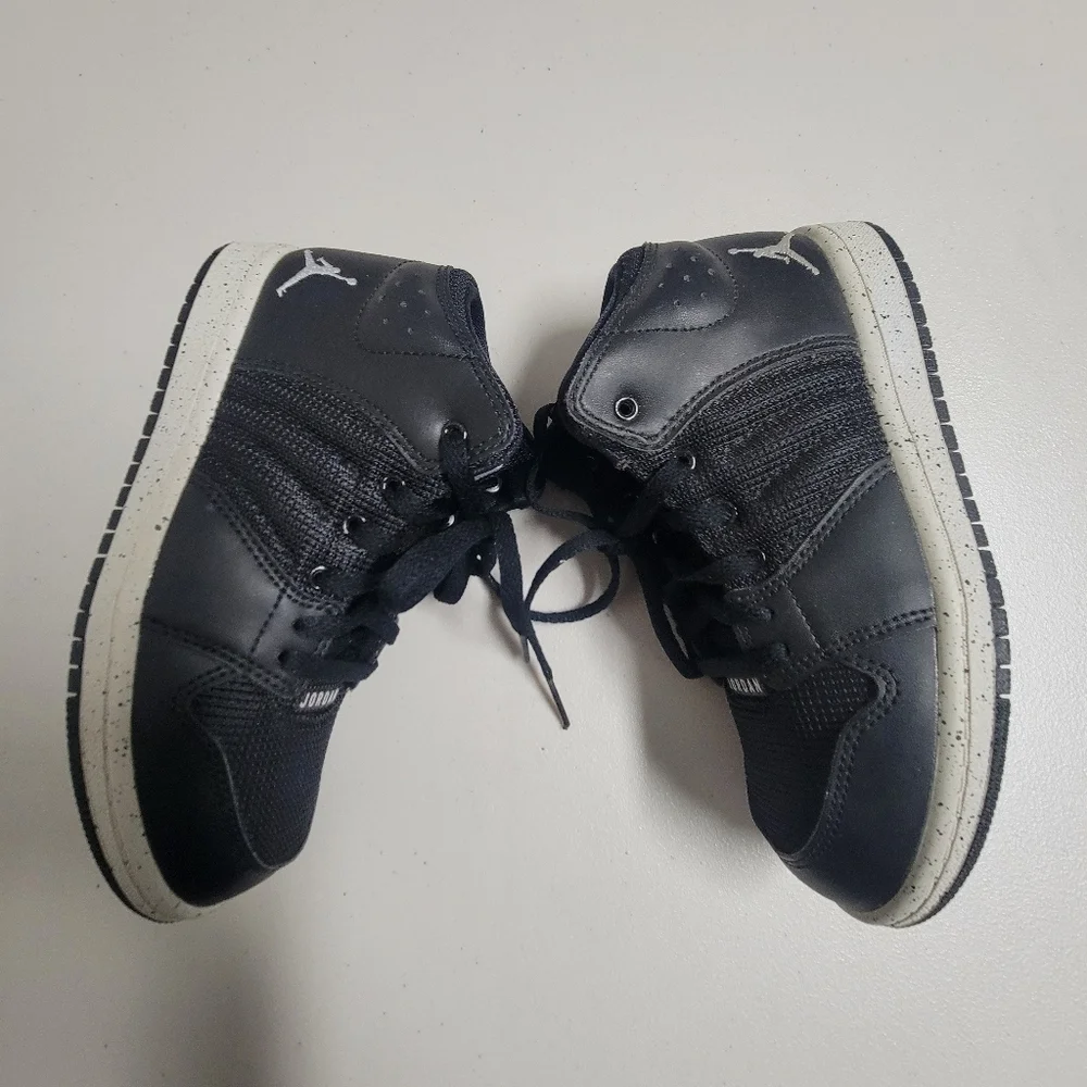 Nike Jordan 1 Flight 4 Hi Top Sneakers Boys Size 13C.